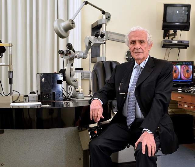 ENRIQUE SEGUNDO MALBRAN 
PRESIDENTE DE LA FUNDACIÓN OFTALMOLÓGICA ARGENTINA JORGE MALBRAN