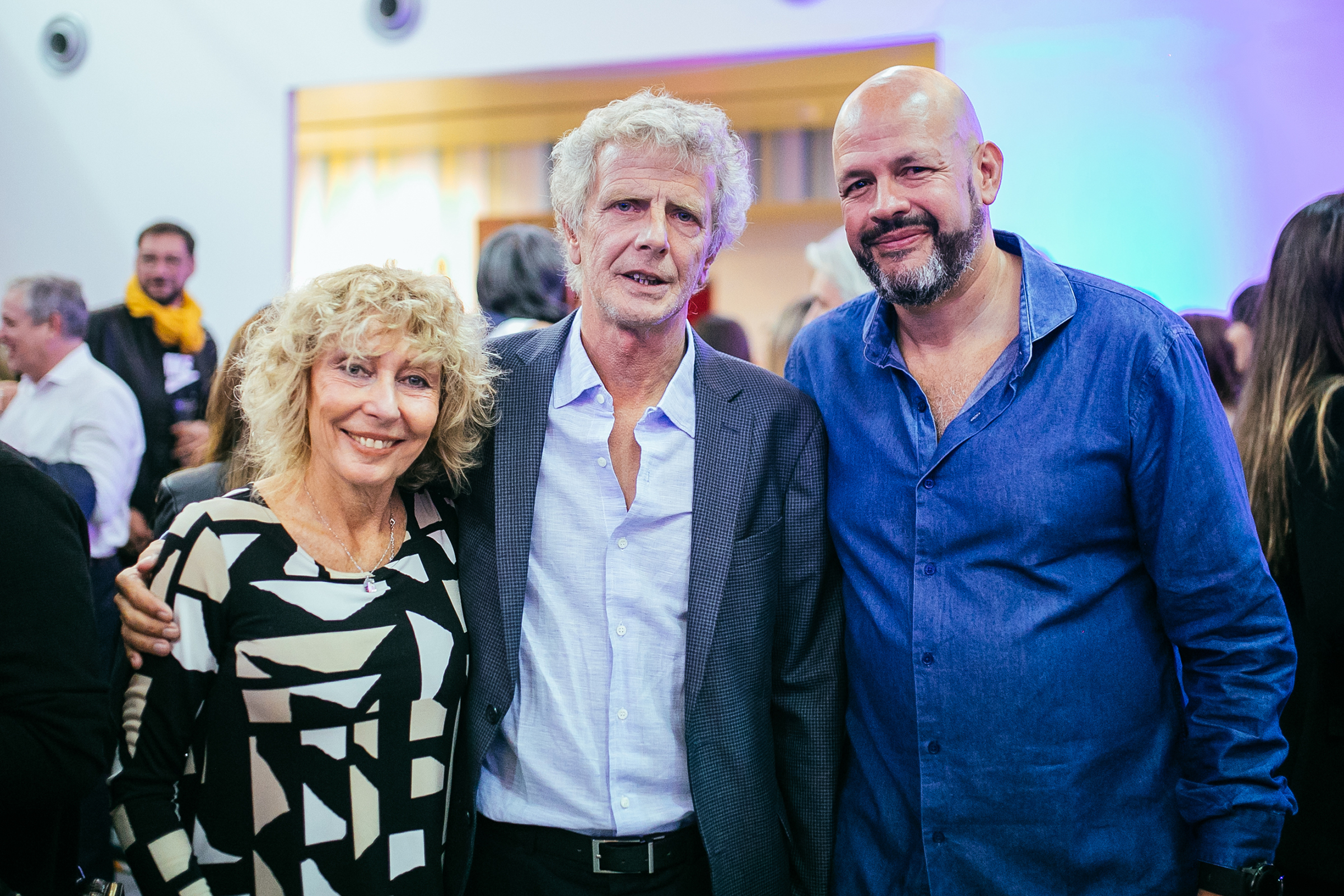 Marta Moraschi, ganadora de la Medalla de Oro, junto a Marcos Malbran, Director de Casa FOA, y Juan Ibarguren, Director de Casa FOA Córdoba.